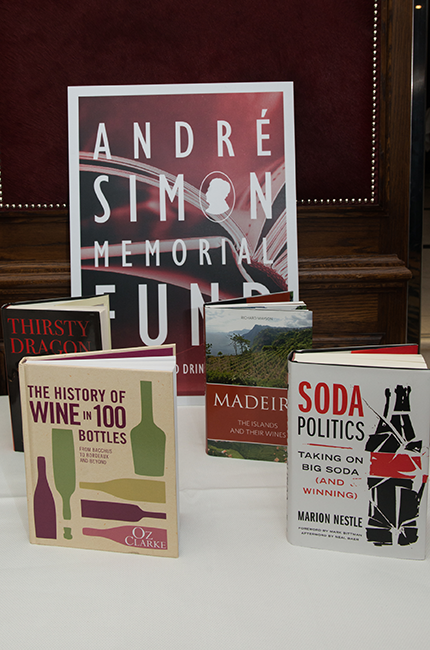 최종 후보에 오른 책들은 다음과 같다. 『써스티 드래건』, 『마데이라Madeira』, 『음료수 정치Soda Politics』, 『100병에 담긴 와인의 역사The History of Wine in 100 Bottles』