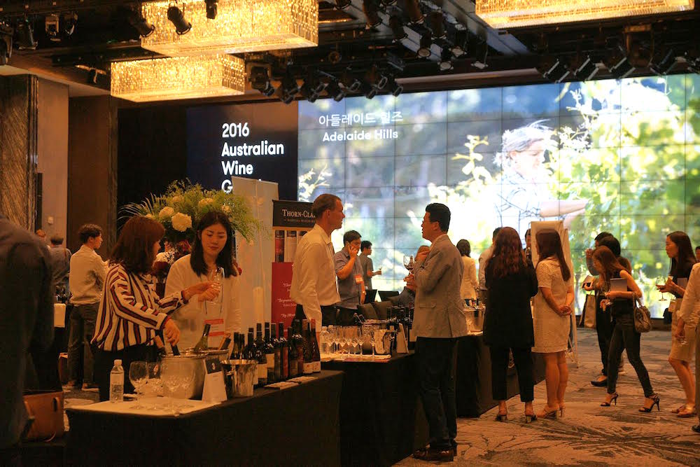 Tasting Event, slide show background showing the different wine regions of Australia