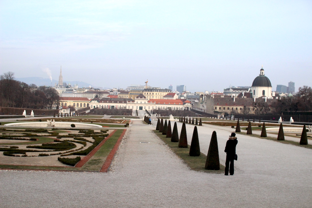 [사진 007] 벨베데레 궁전의 상궁과 하궁 사이에 있는 프랑스식 정원.