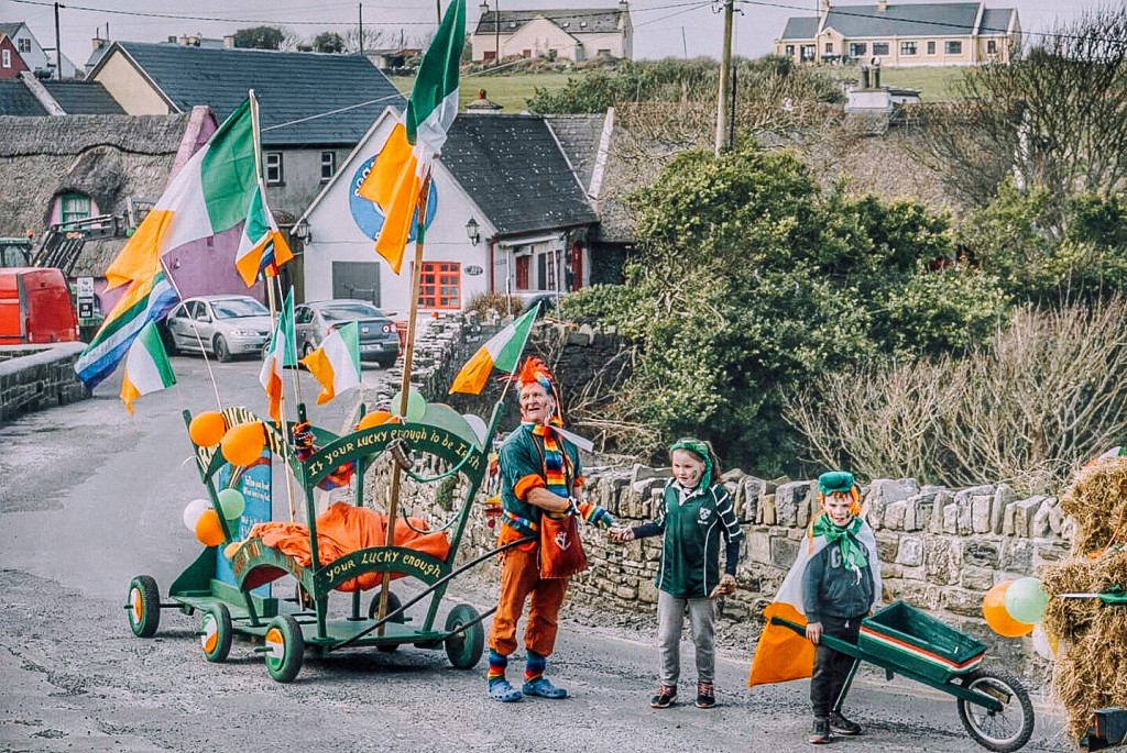 아일랜드는 더블린뿐 만 아니라 작은 마을에서도 세인트 패트릭 행사가 열린다.