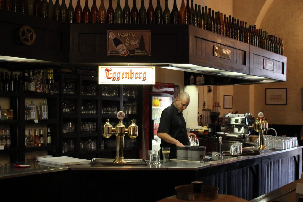 [사진 013] 에겐베르크 레스토랑 Restaurace Eggenberg의 바 Bar