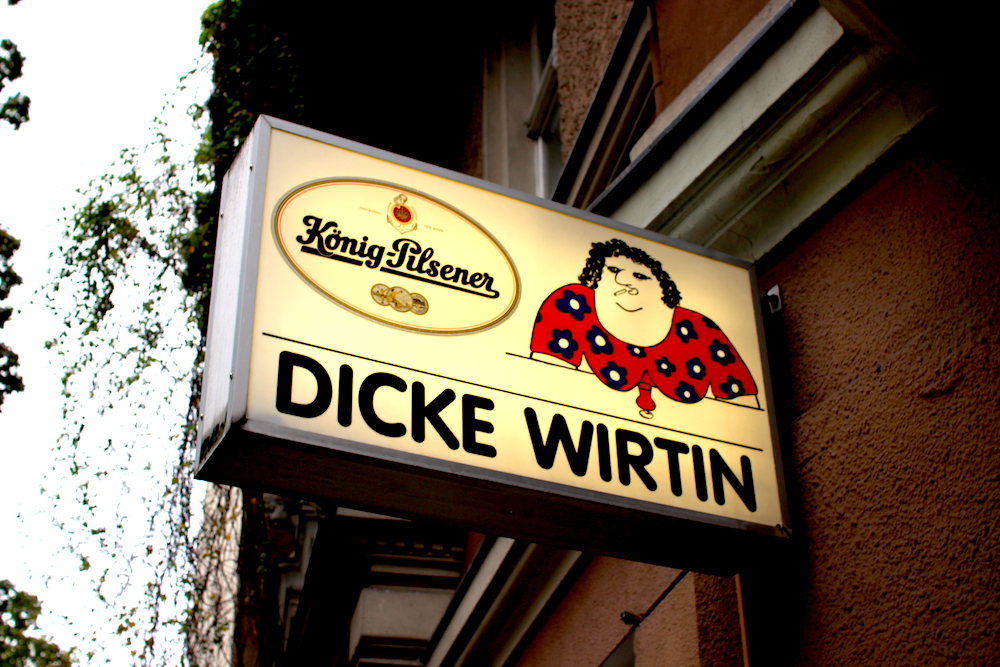 [사진 005] 디케 비르틴 간판. 뚱뚱한 아줌마가 상징인 레스토랑.