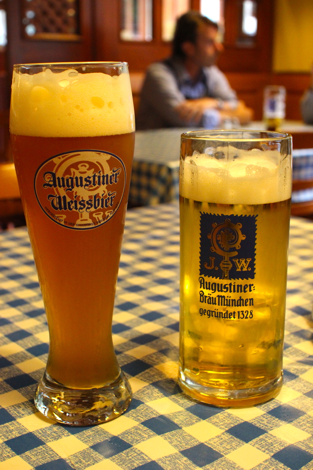 [사진 008] 아우구스티너 비어홀에서 마신 맥주. 바이스비어와 헬레스비어